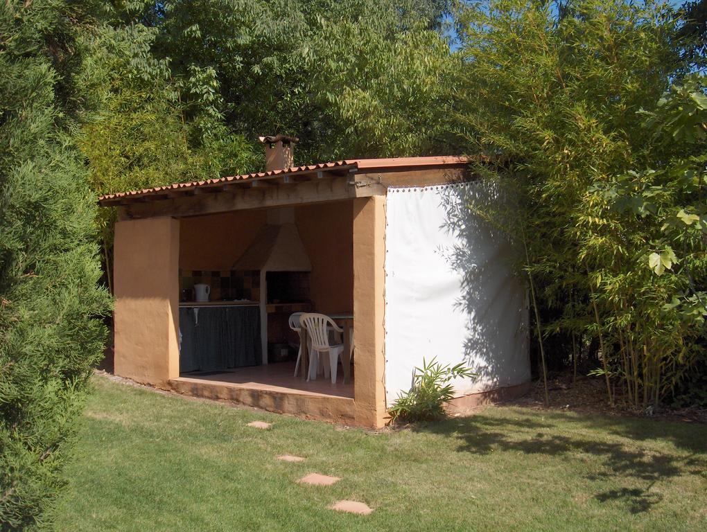 La Genestiere Bed and Breakfast Clermont-lʼHérault Buitenkant foto
